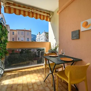 charmant-studio-plein-centre-calme-terrasse.fr-provencehotel.com/